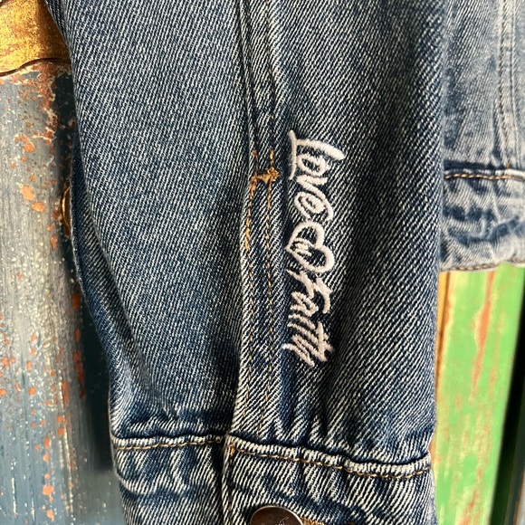 NWT Women's Blue Denim Jean Jacket w/ “Faith” embroidered Size Small - Picture 4 of 9